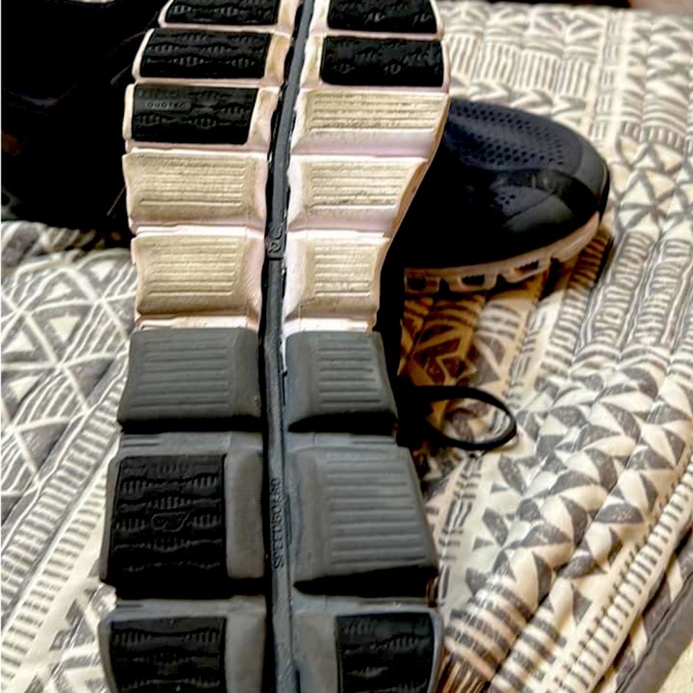 On running shoes like new